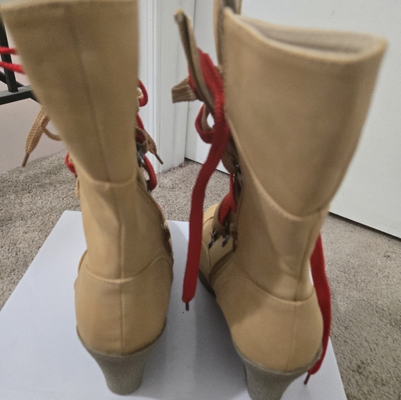 Boots - Picture 6 of 9